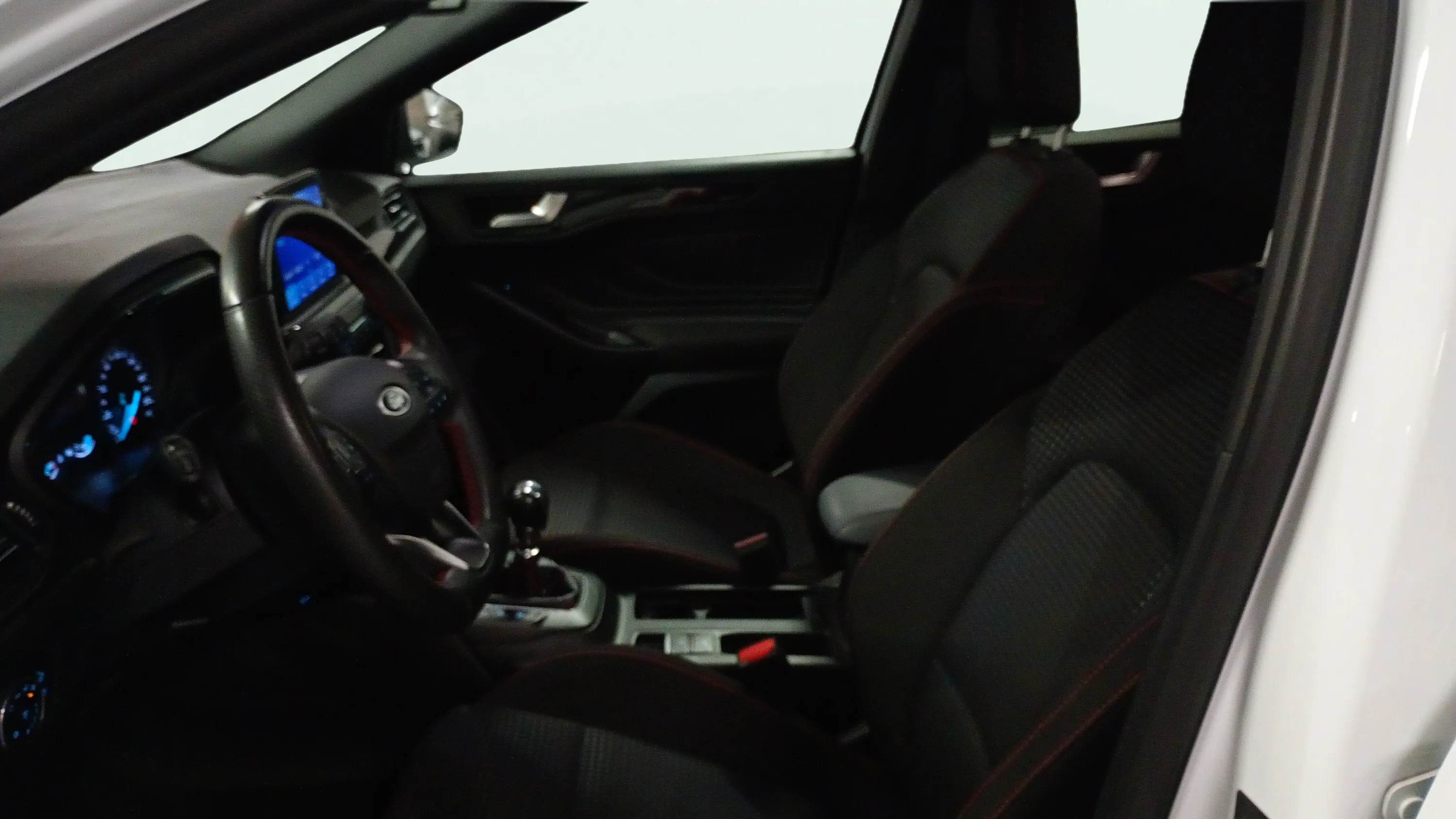 Ford Focus 1.0 EcoBoost MHEV ST-Line - foto 10
