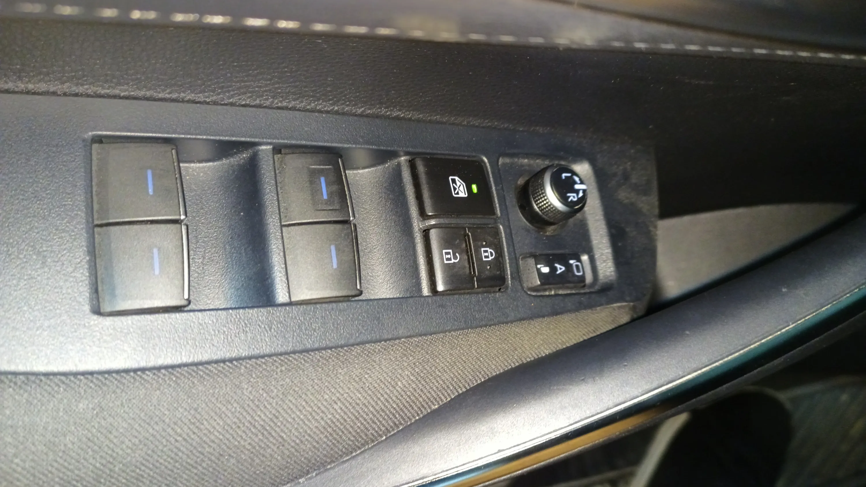 Toyota Corolla 1.8 125H Active Tech E-CVT - foto 21