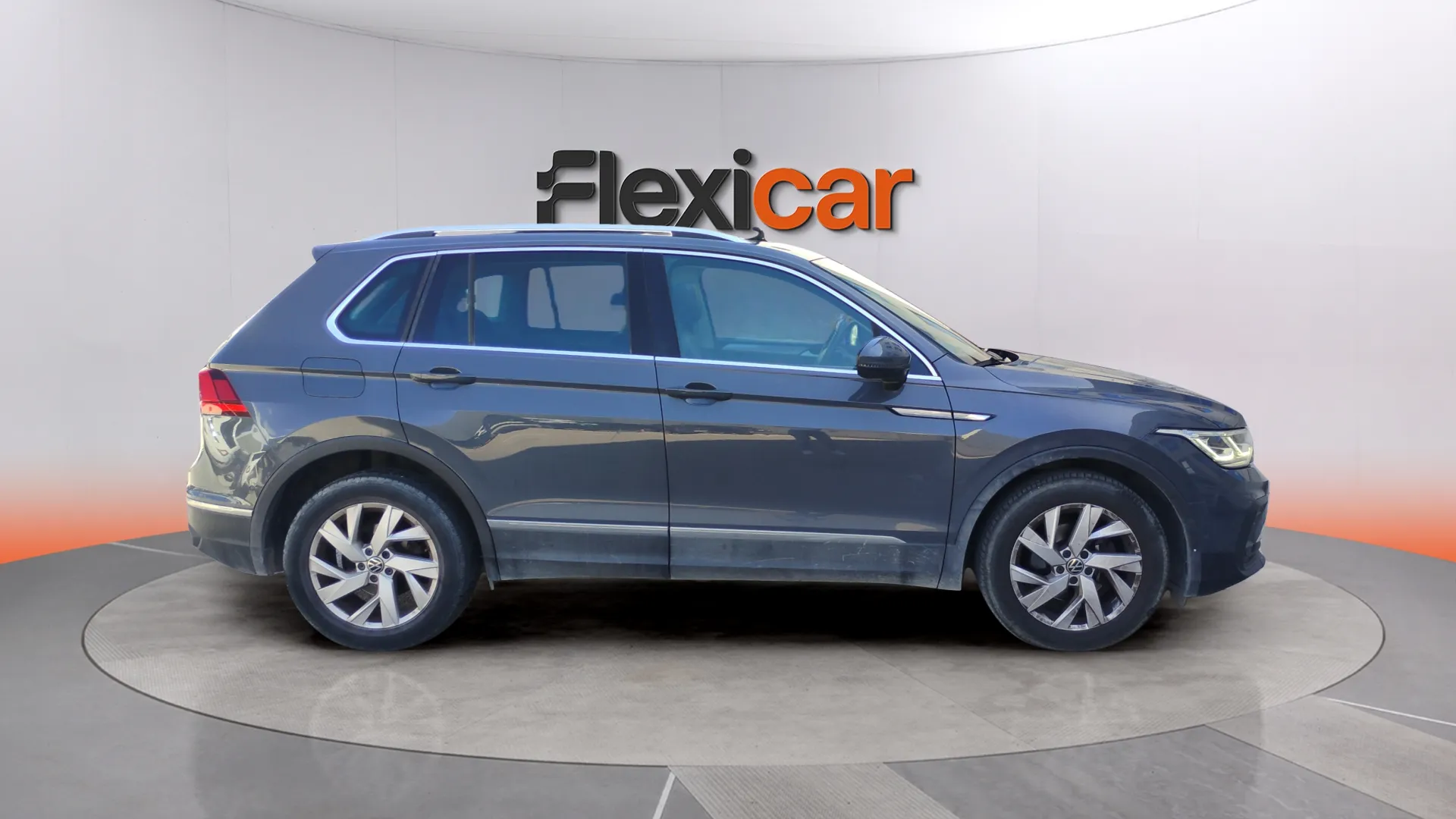 Volkswagen Tiguan Life 2.0 TDI DSG - foto 2