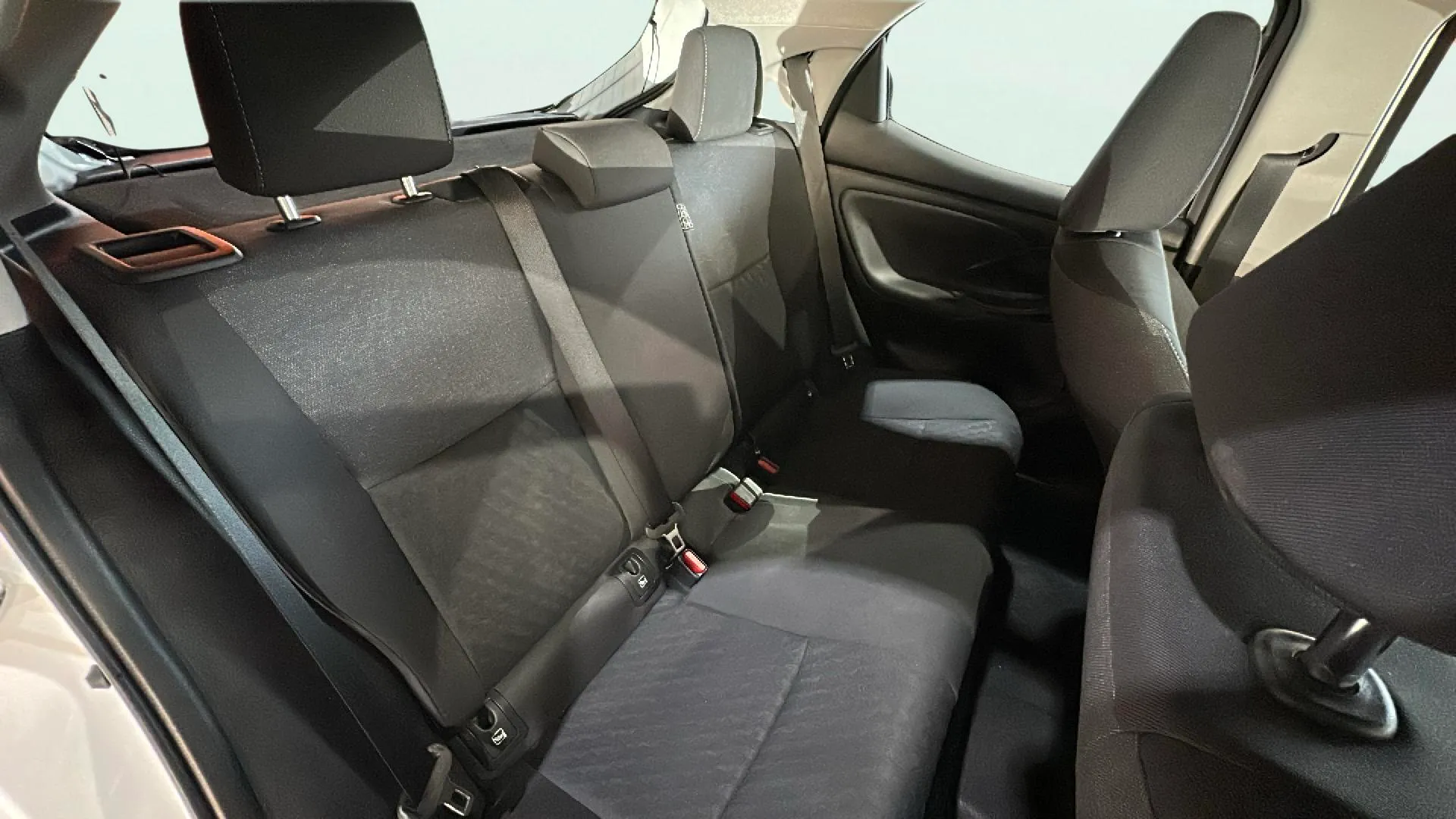 Toyota Yaris 1.5 120H Active Tech - foto 22