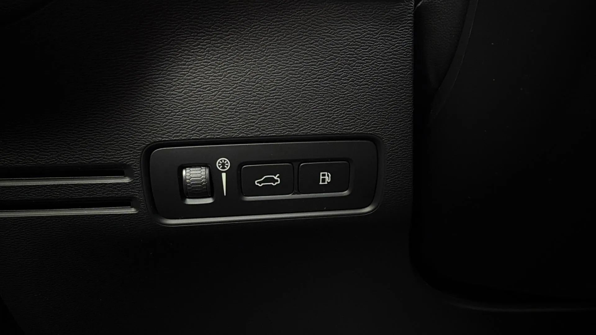Volvo XC40 1.5 T4 Recharge PHEV Plus Dark - foto 17