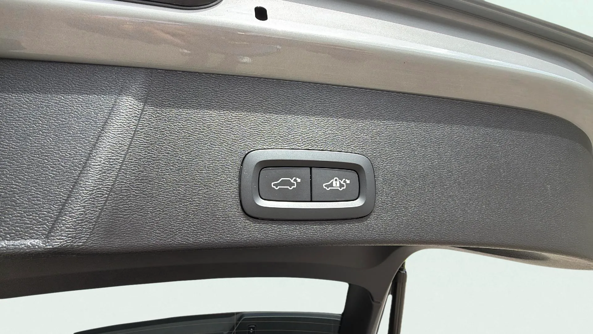 Volvo XC40 1.5 T4 Recharge PHEV Plus Dark - foto 16