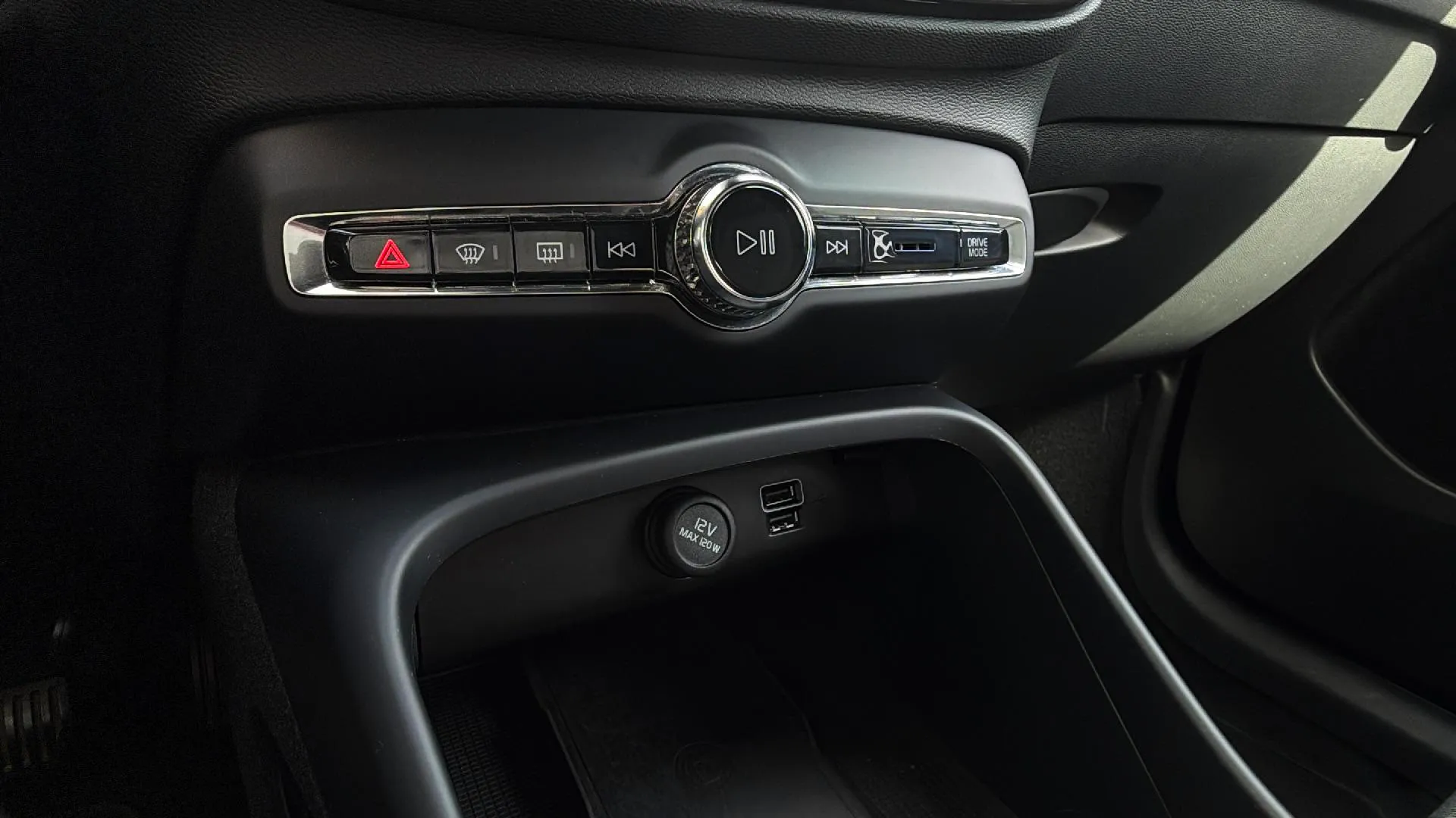 Volvo XC40 1.5 T4 Recharge PHEV Plus Dark - foto 21