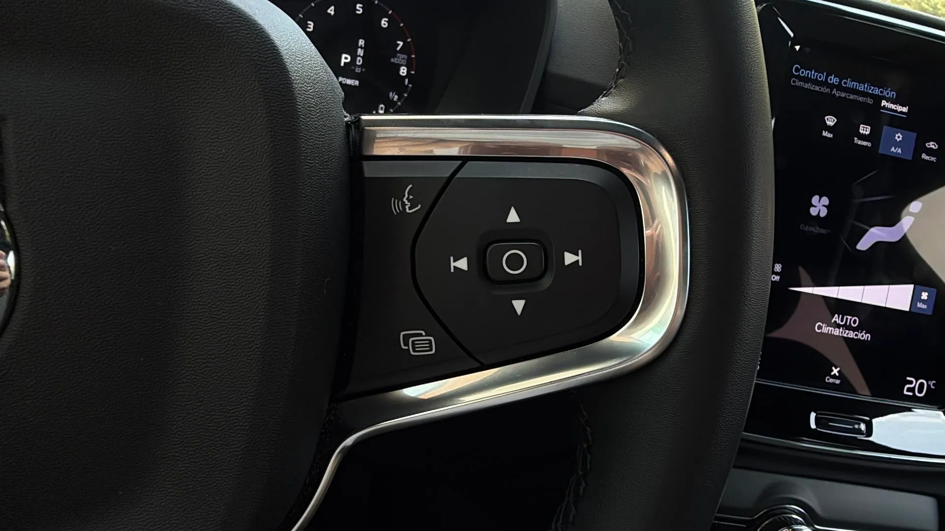 Volvo XC40 1.5 T4 Recharge PHEV Plus Dark - foto 19