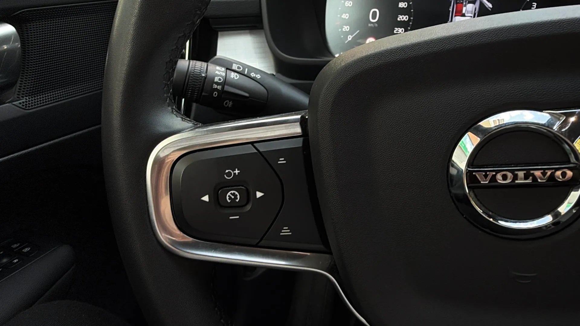Volvo XC40 1.5 T4 Recharge PHEV Plus Dark - foto 18