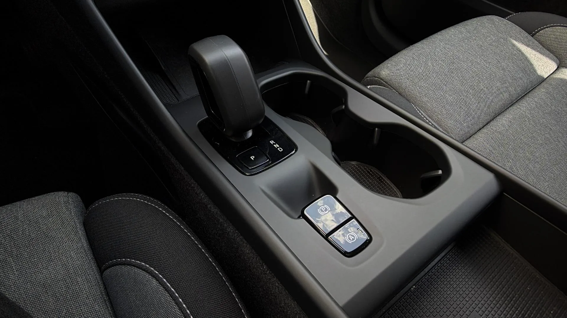 Volvo XC40 1.5 T4 Recharge PHEV Plus Dark - foto 22