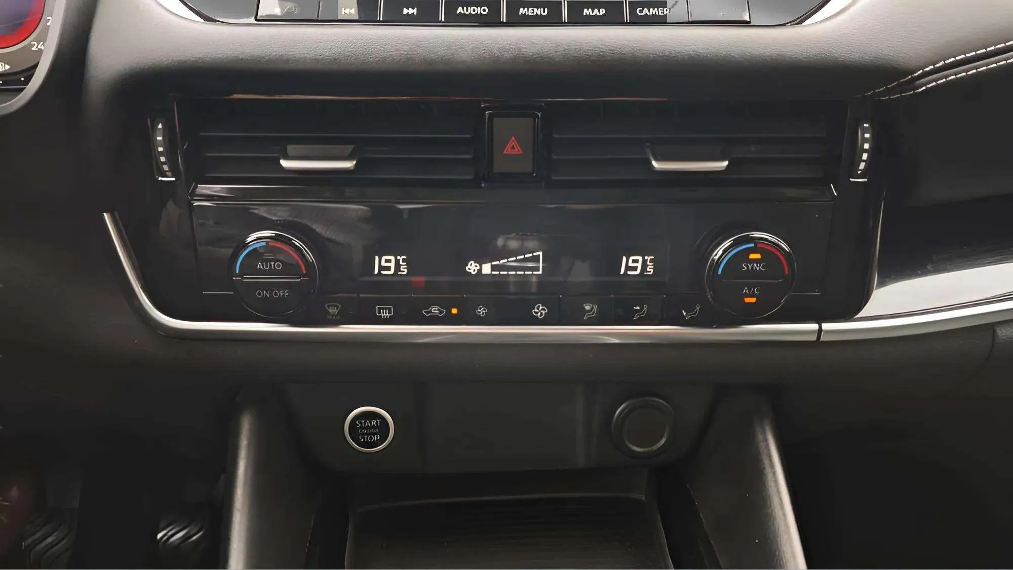 Nissan Qashqai DIG-T N-Connecta - foto 22