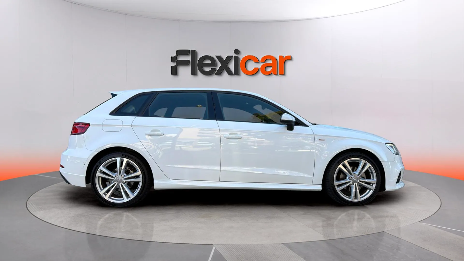 Audi A3 30 TFSI Sportback - foto 2