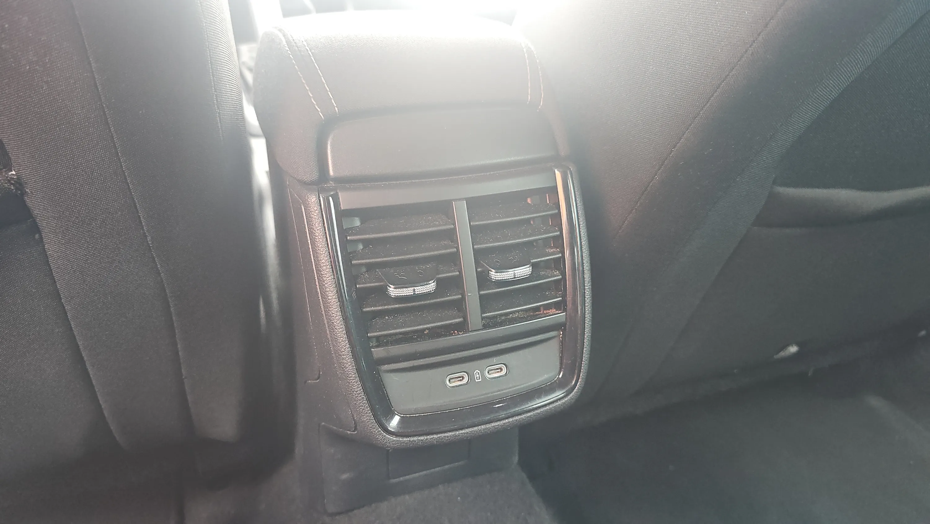 Škoda Kamiq 1.5 TSI DSG Ambition - foto 17