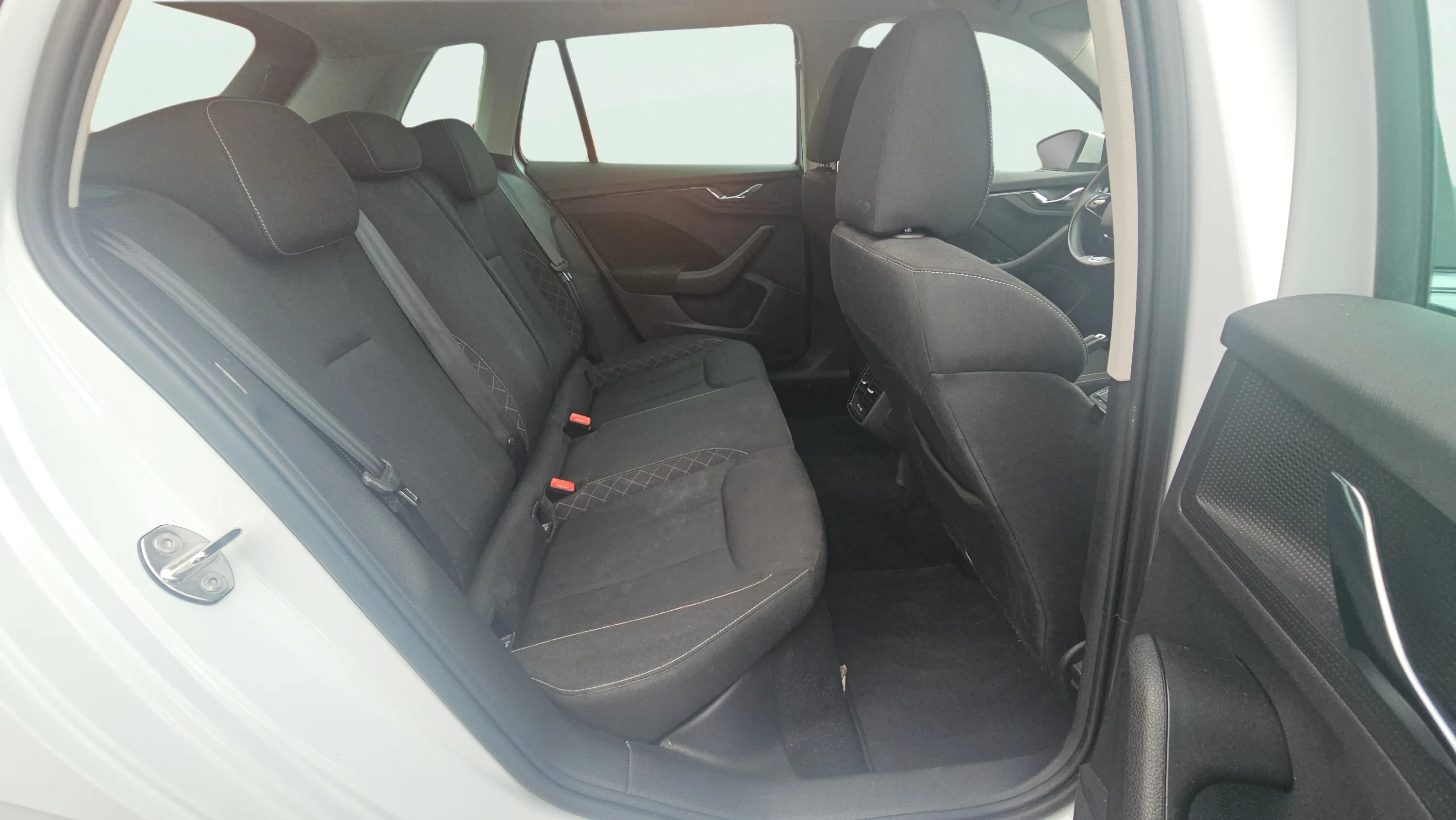 Škoda Kamiq 1.5 TSI DSG Ambition - foto 19