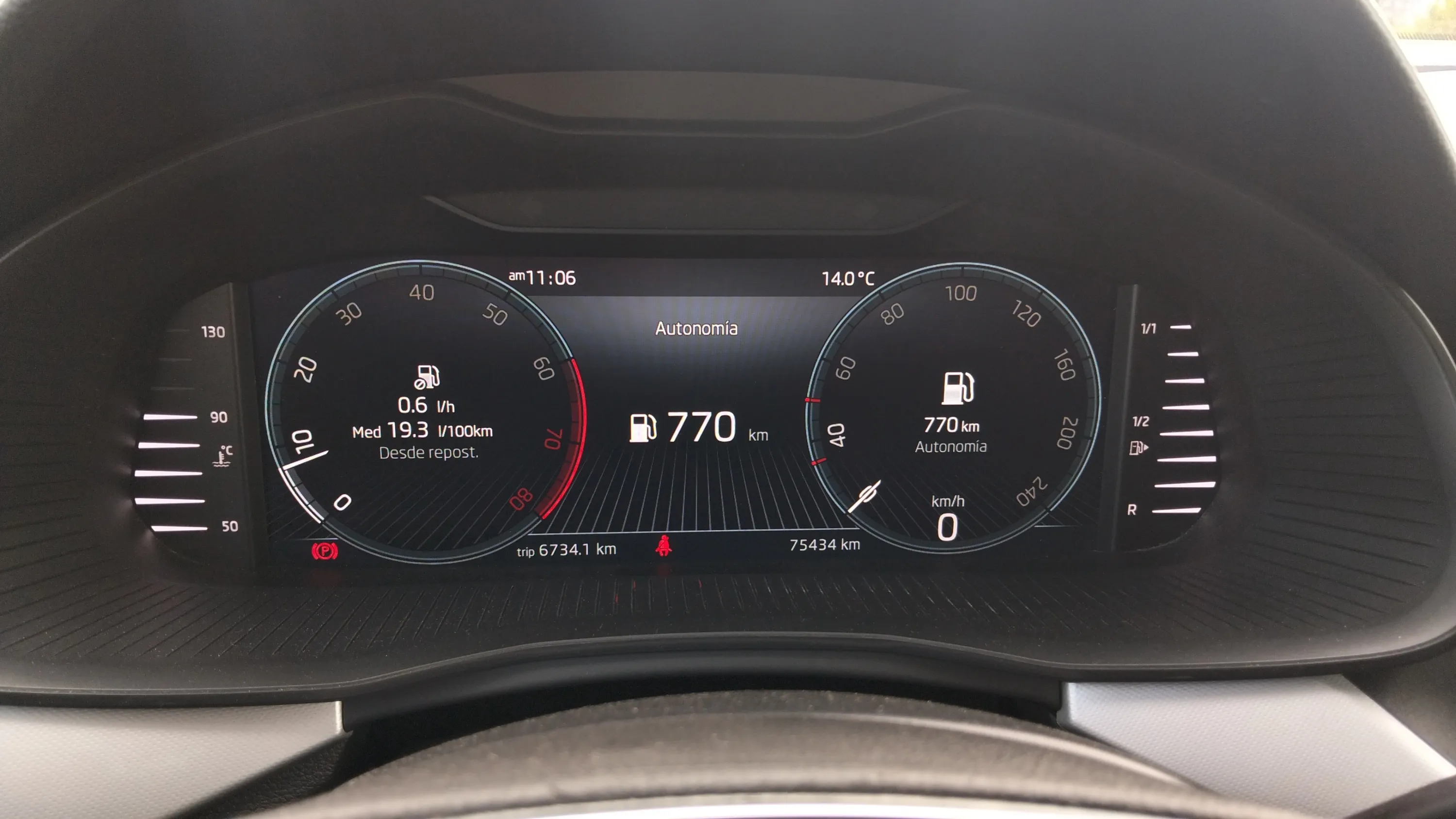 Škoda Kamiq 1.5 TSI Design - foto 11