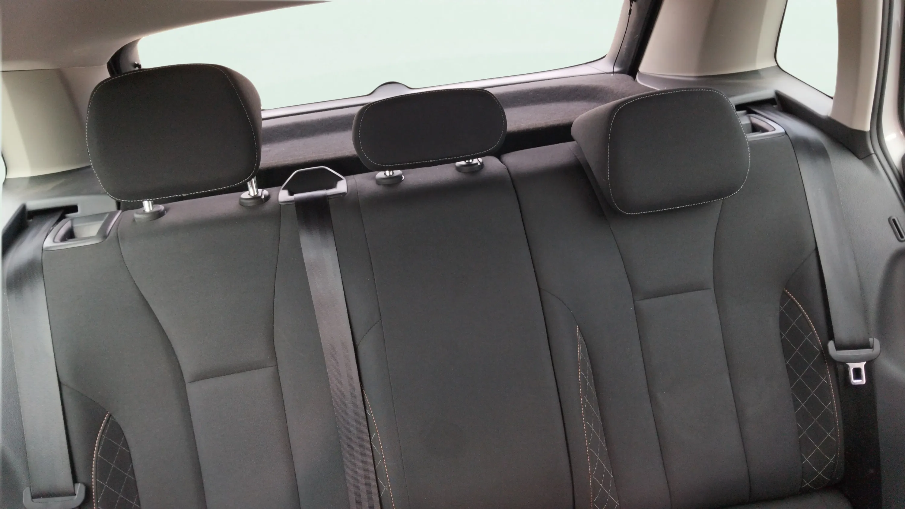 Škoda Kamiq 1.5 TSI Design - foto 14