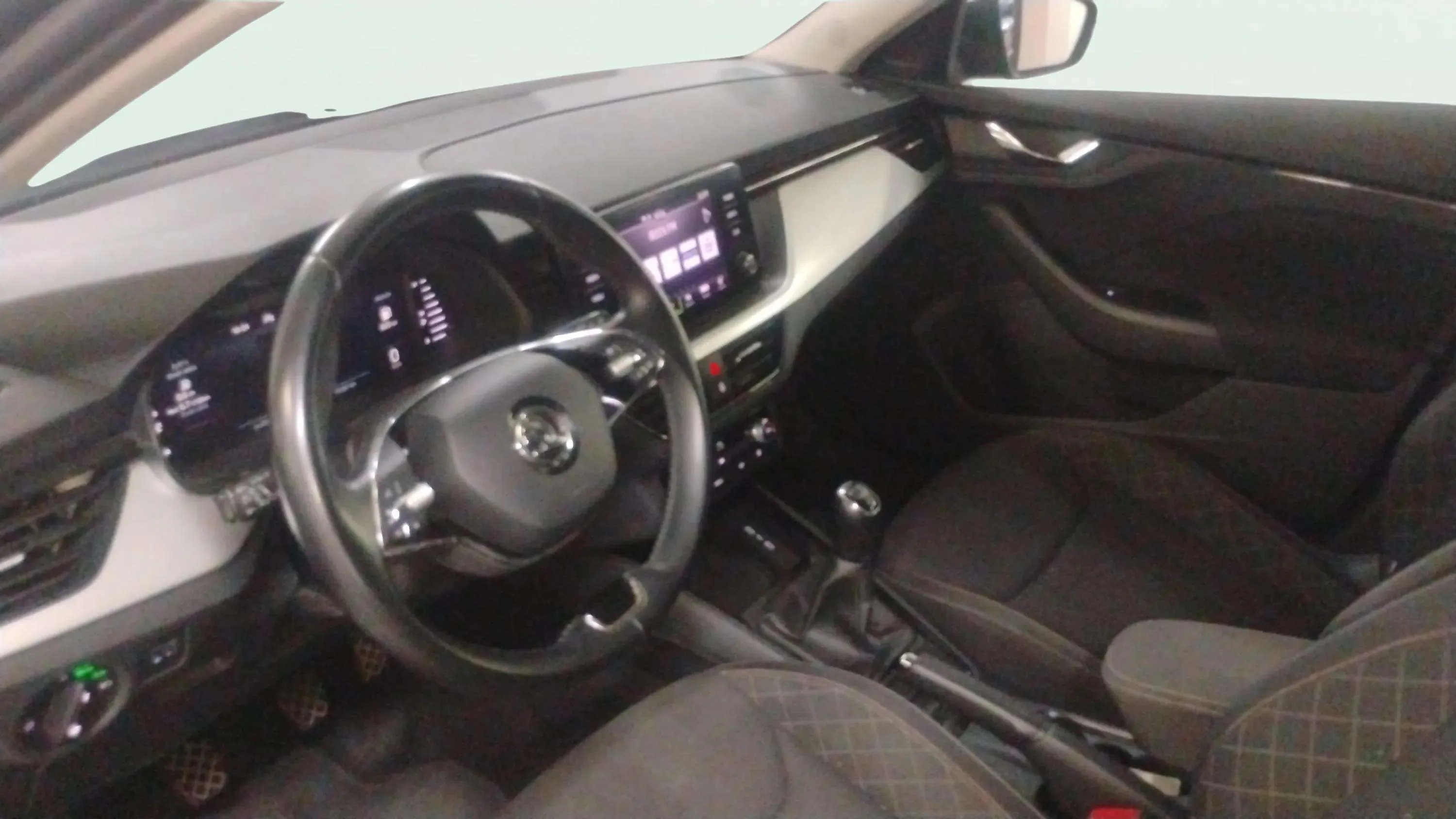 Škoda Kamiq 1.5 TSI DSG Ambition - foto 6