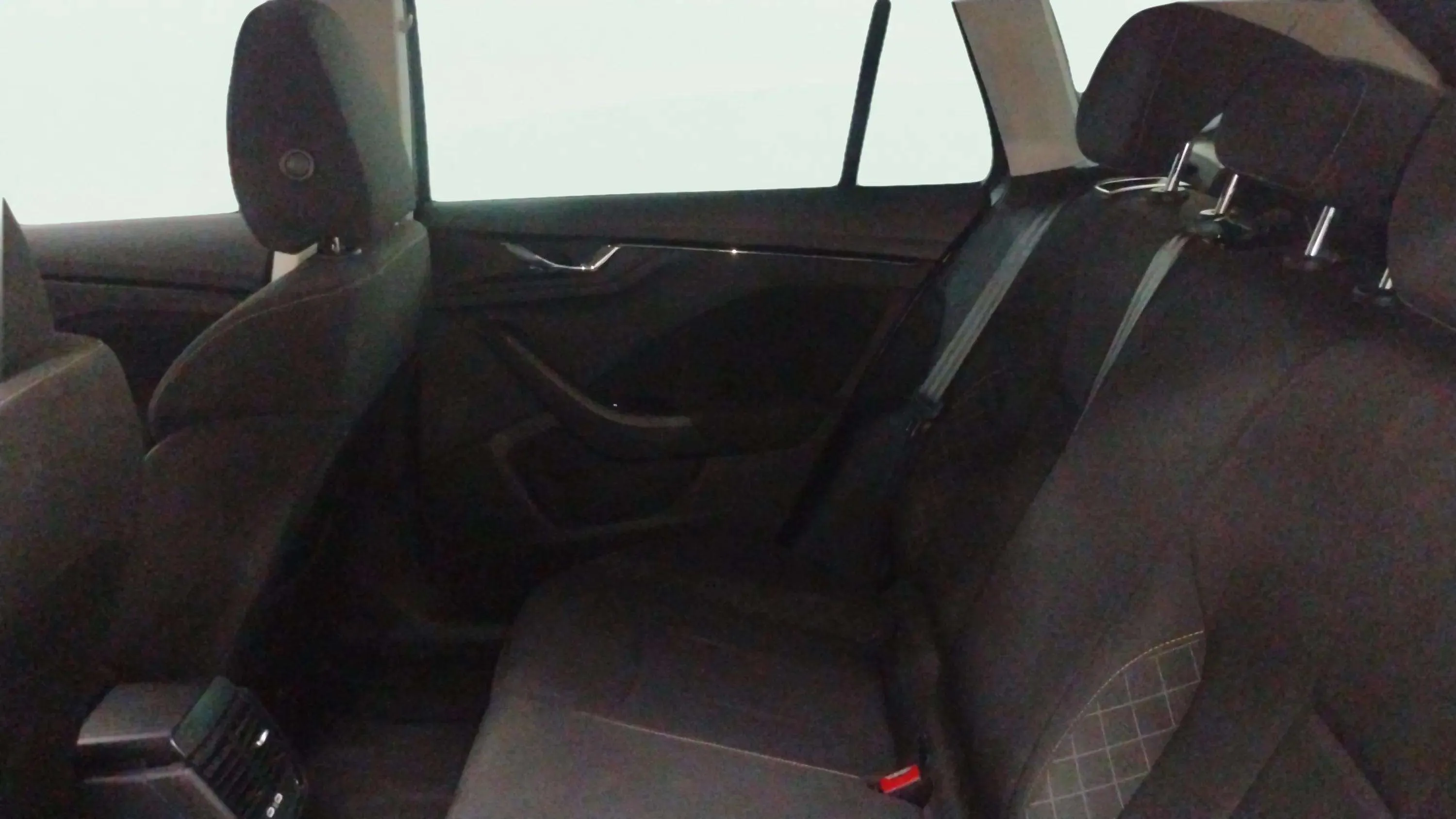 Škoda Kamiq 1.5 TSI DSG Ambition - foto 13