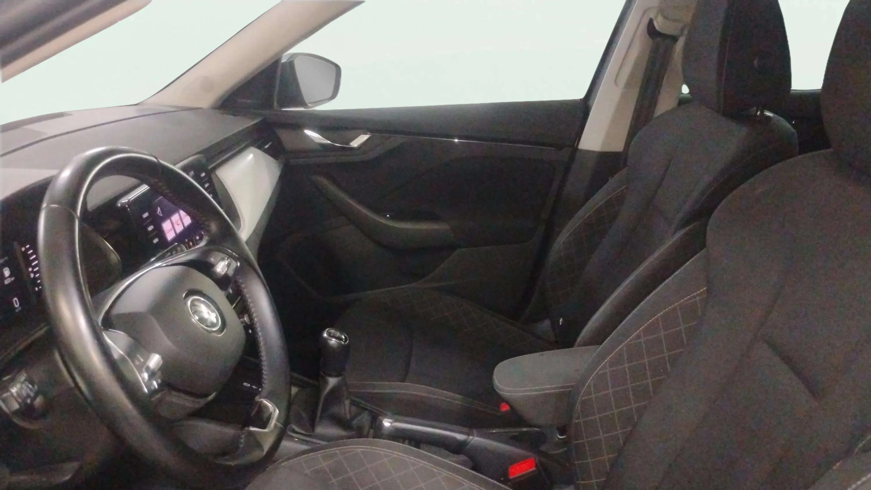 Škoda Kamiq 1.5 TSI DSG Ambition - foto 7
