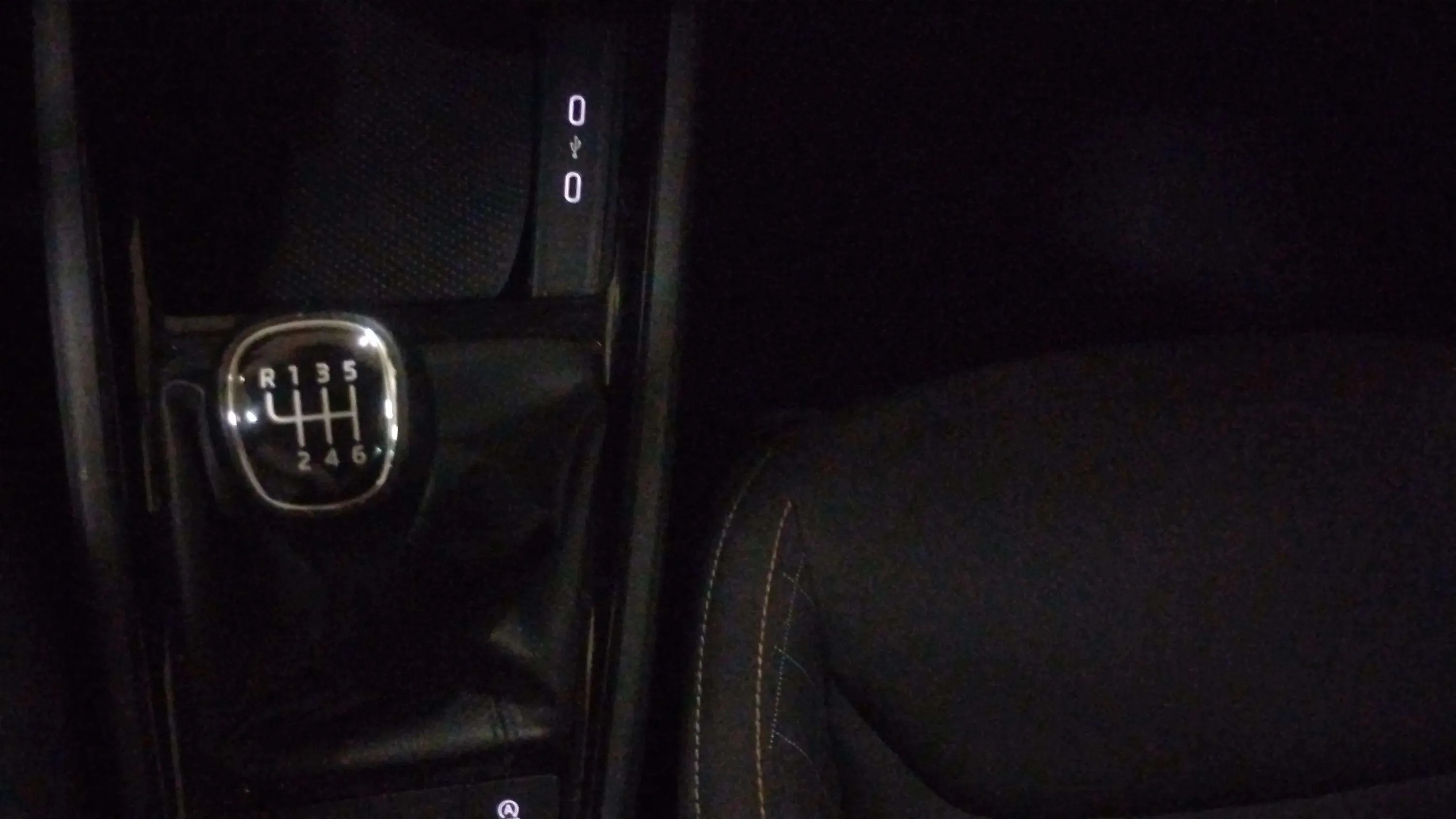 Škoda Kamiq 1.5 TSI DSG Ambition - foto 24
