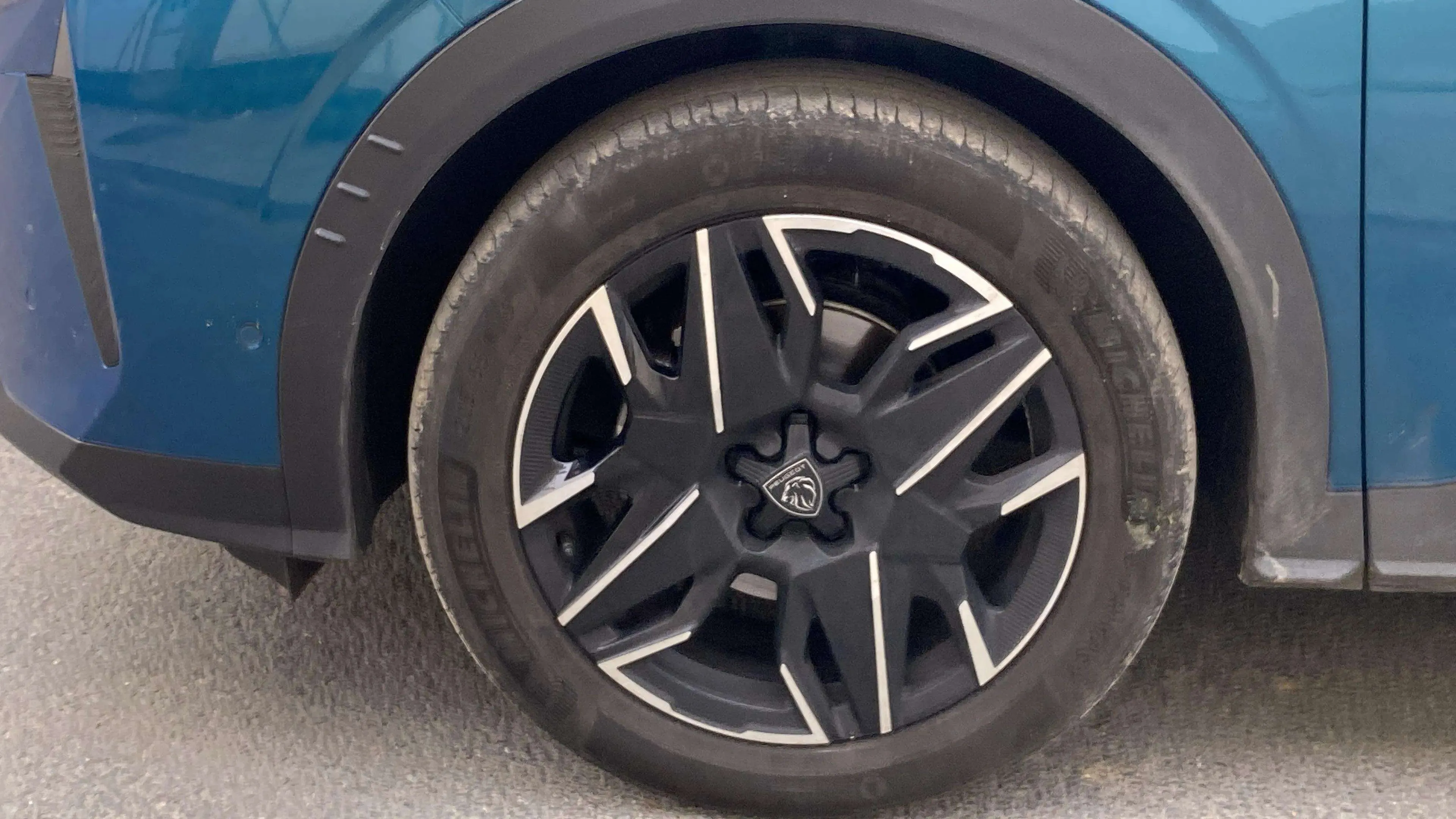 Peugeot 3008 1.2 Allure eDCS6 - foto 32