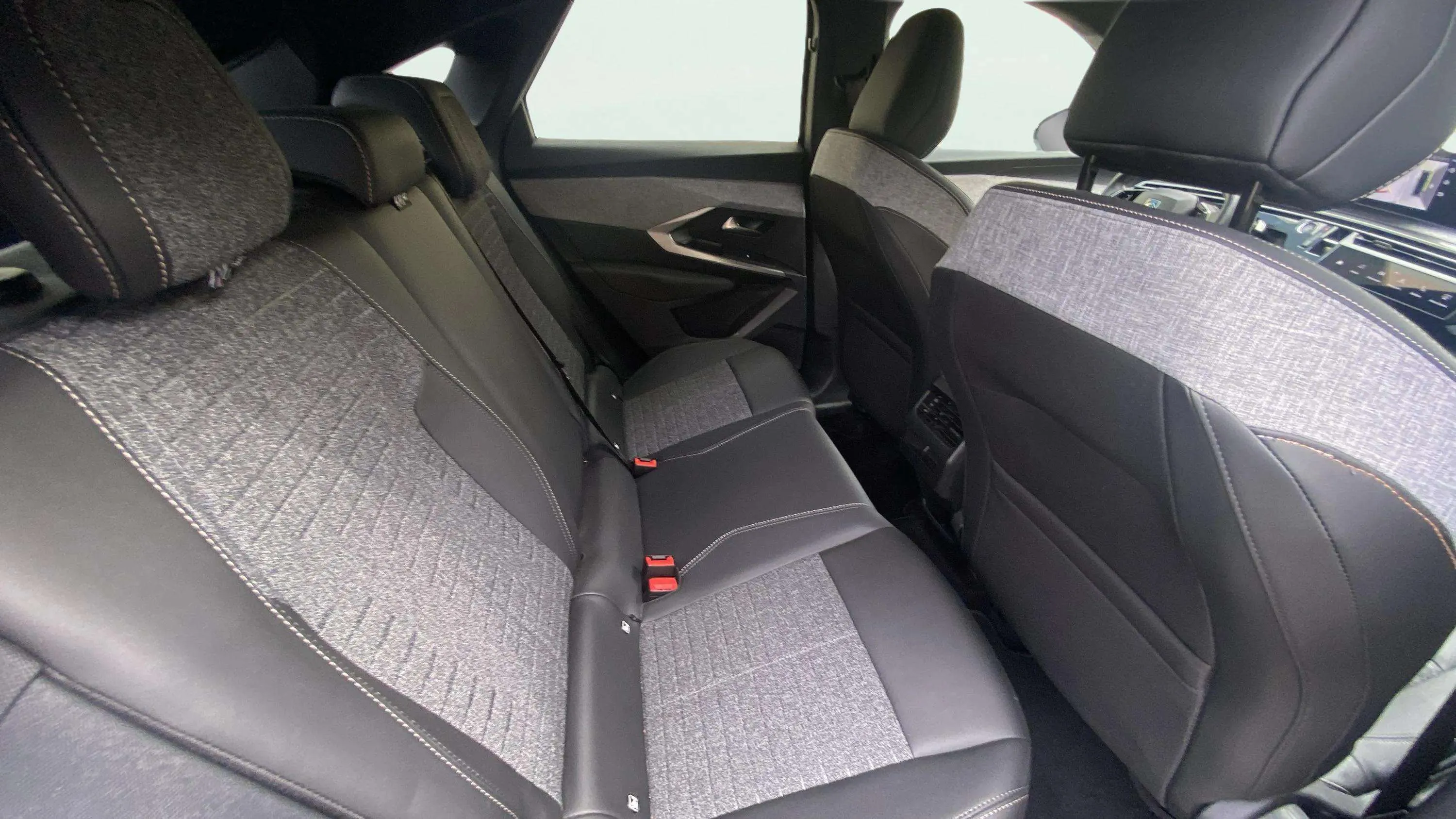 Peugeot 3008 1.2 Allure eDCS6 - foto 16