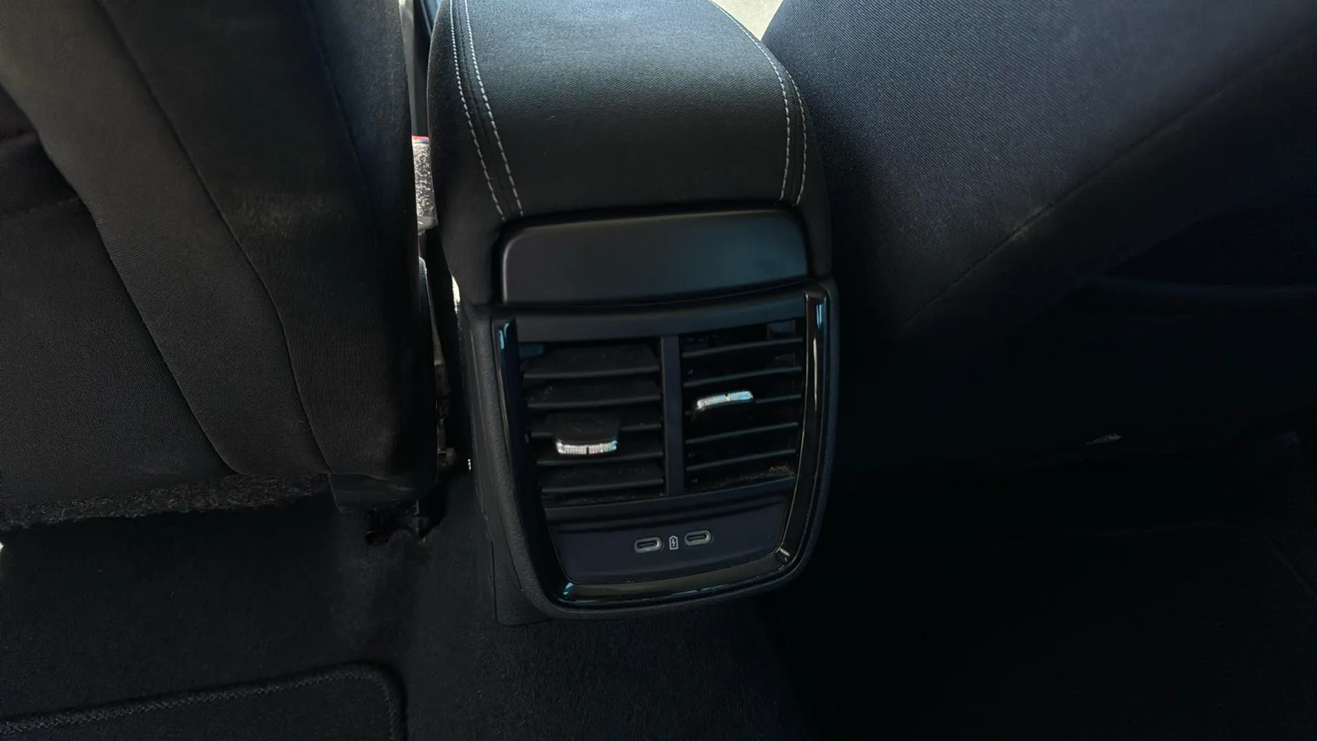 Škoda Kamiq 1.5 TSI Selection - foto 27