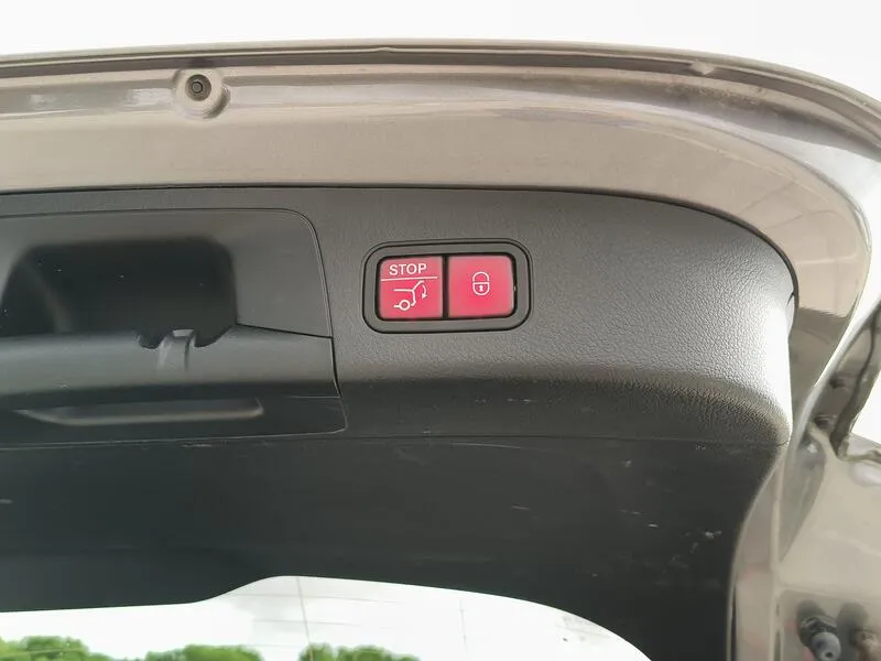Mercedes-Benz GLA 180 - foto 40