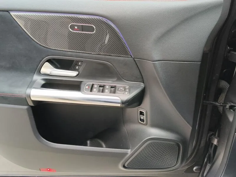 Mercedes-Benz GLA 180 - foto 30