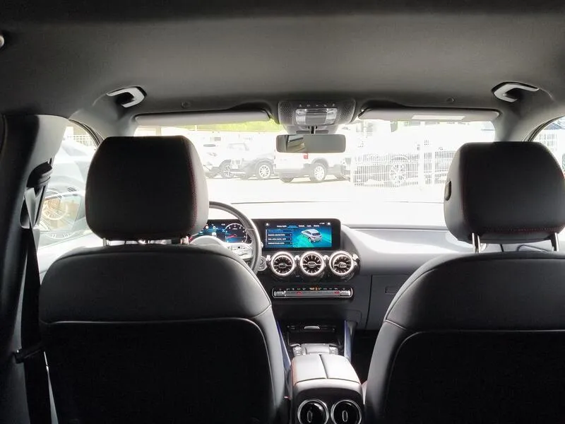 Mercedes-Benz GLA 180 - foto 38