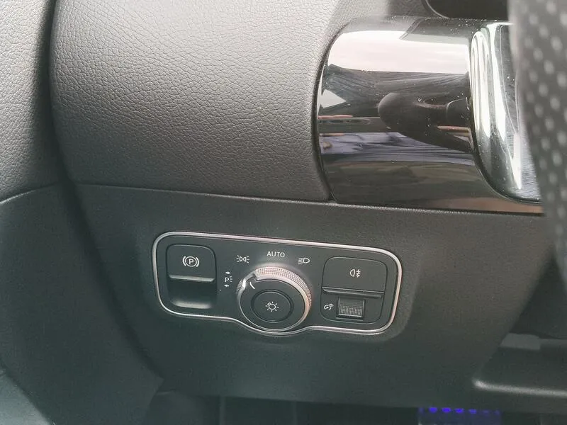 Mercedes-Benz GLA 180 - foto 28