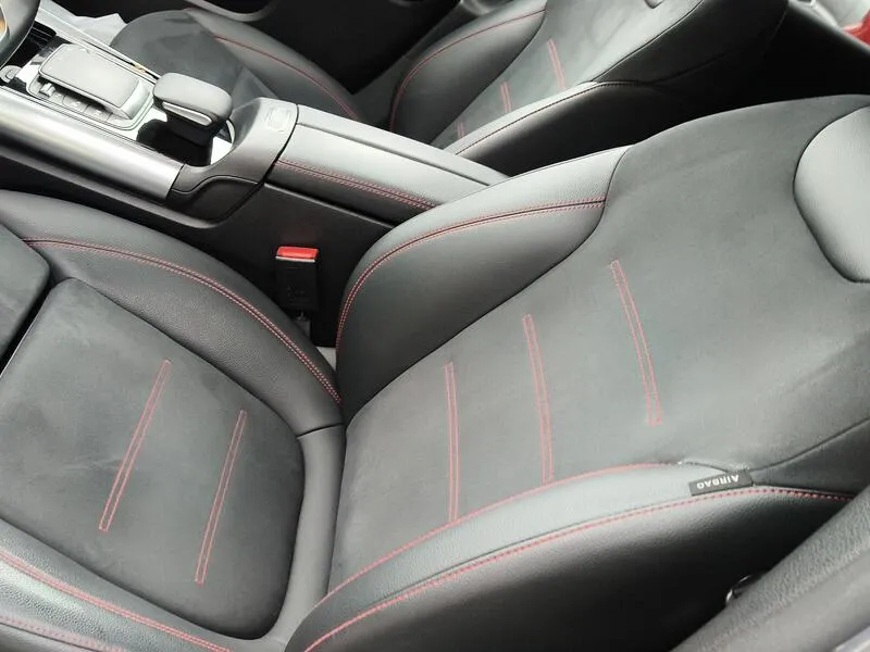 Mercedes-Benz GLA 180 - foto 31