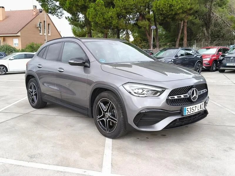 Mercedes-Benz GLA 180 - foto 8