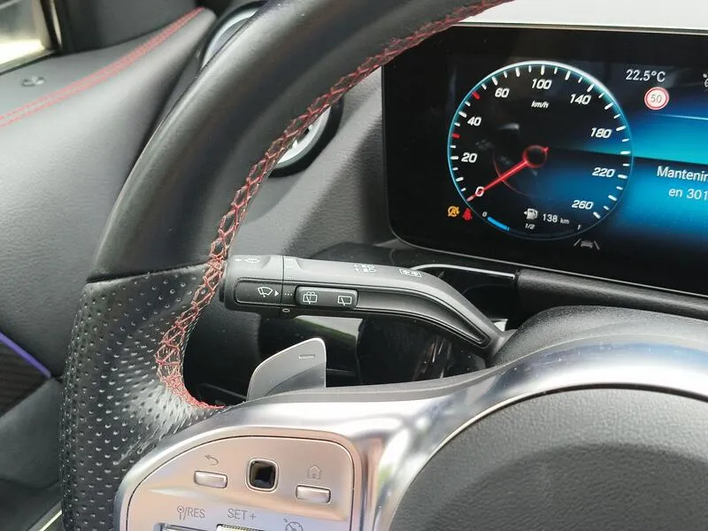 Mercedes-Benz GLA 180 - foto 27