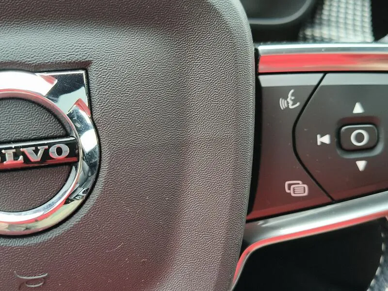 Volvo XC40 2.0 B4 G AWD R-Design - foto 24