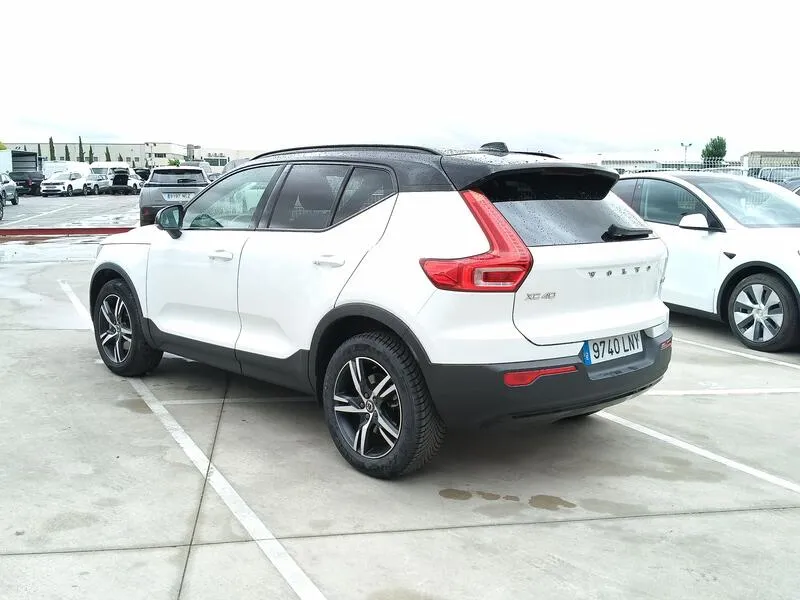 Volvo XC40 2.0 B4 G AWD R-Design - foto 4
