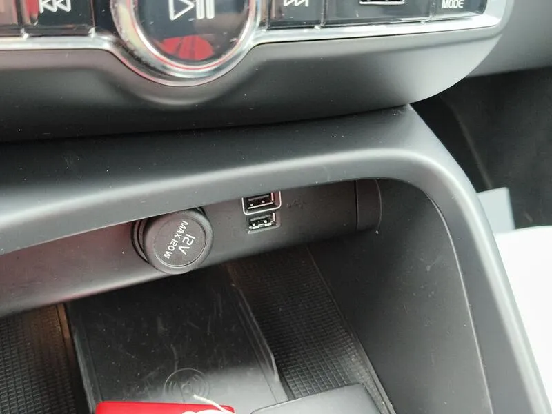 Volvo XC40 2.0 B4 G AWD R-Design - foto 14