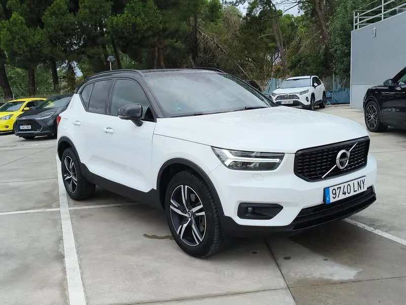 Volvo XC40 2.0 B4 G AWD R-Design - foto 8