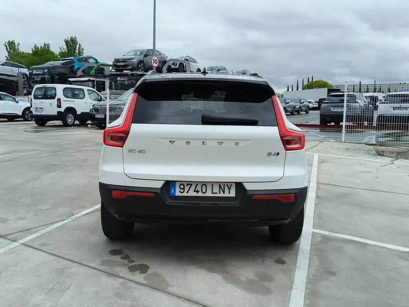Volvo XC40 2.0 B4 G AWD R-Design - foto 5