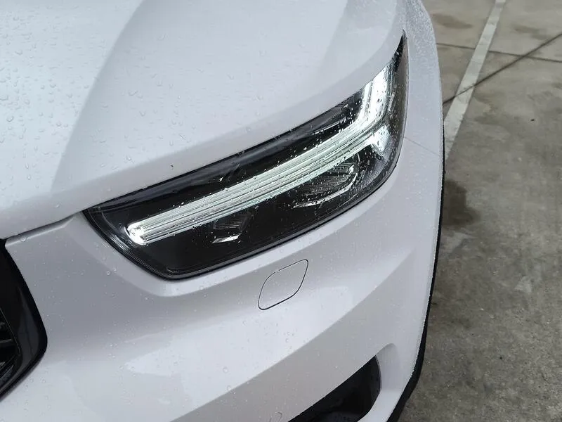 Volvo XC40 2.0 B4 G AWD R-Design - foto 46