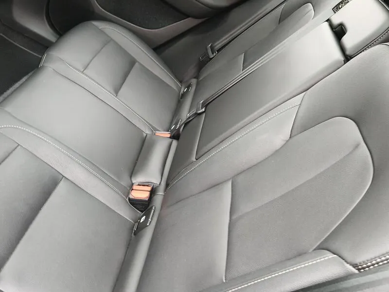 Volvo XC40 2.0 B4 G AWD R-Design - foto 34