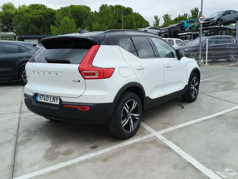 Volvo XC40 2.0 B4 G AWD R-Design - foto 6