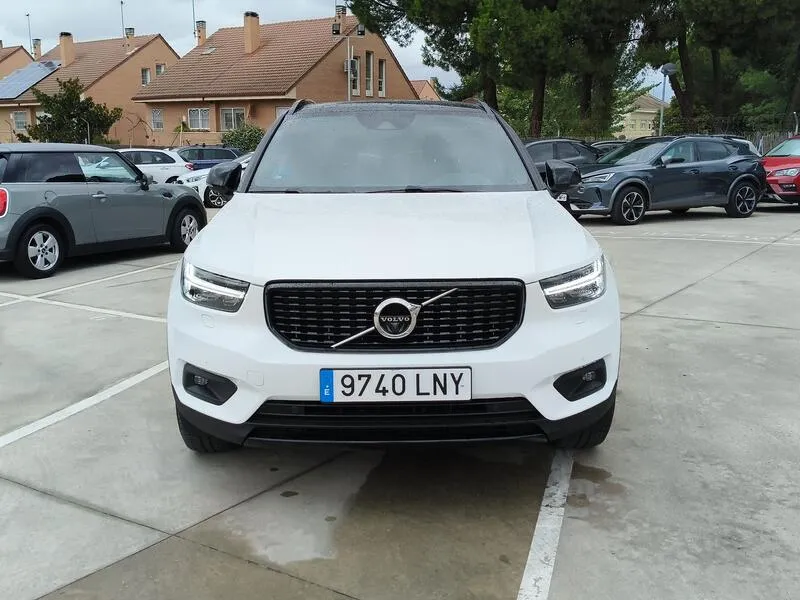 Volvo XC40 2.0 B4 G AWD R-Design - foto 9