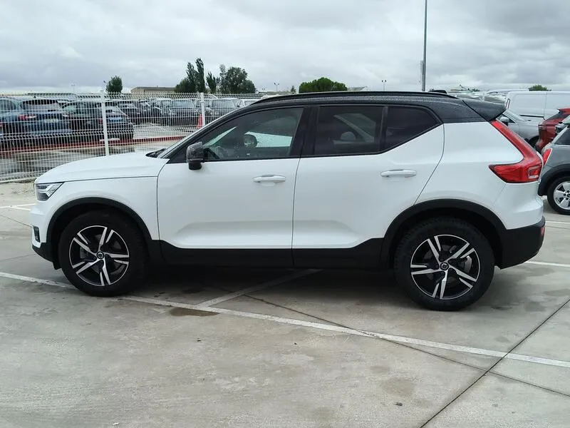 Volvo XC40 2.0 B4 G AWD R-Design - foto 3