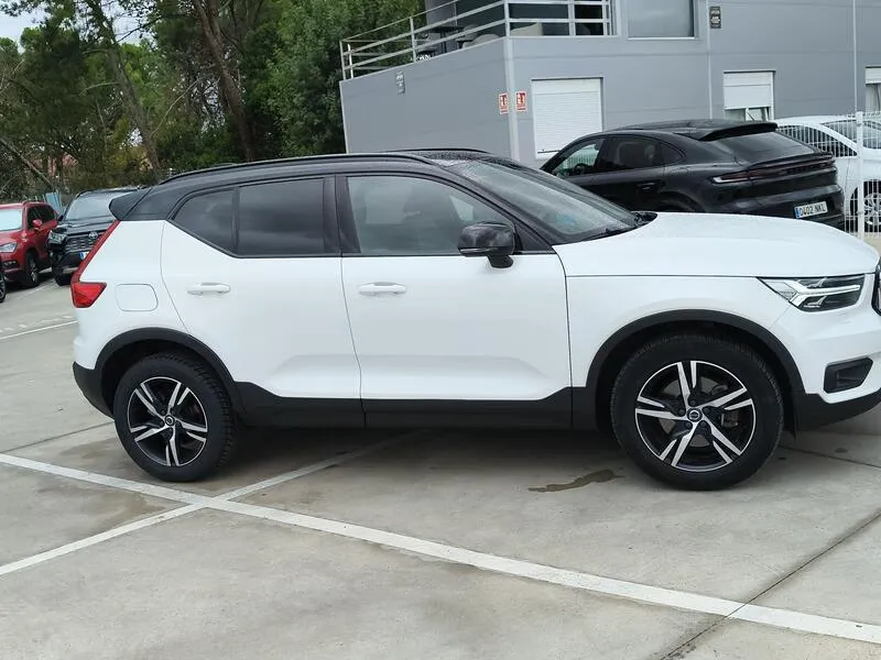 Volvo XC40 2.0 B4 G AWD R-Design - foto 7
