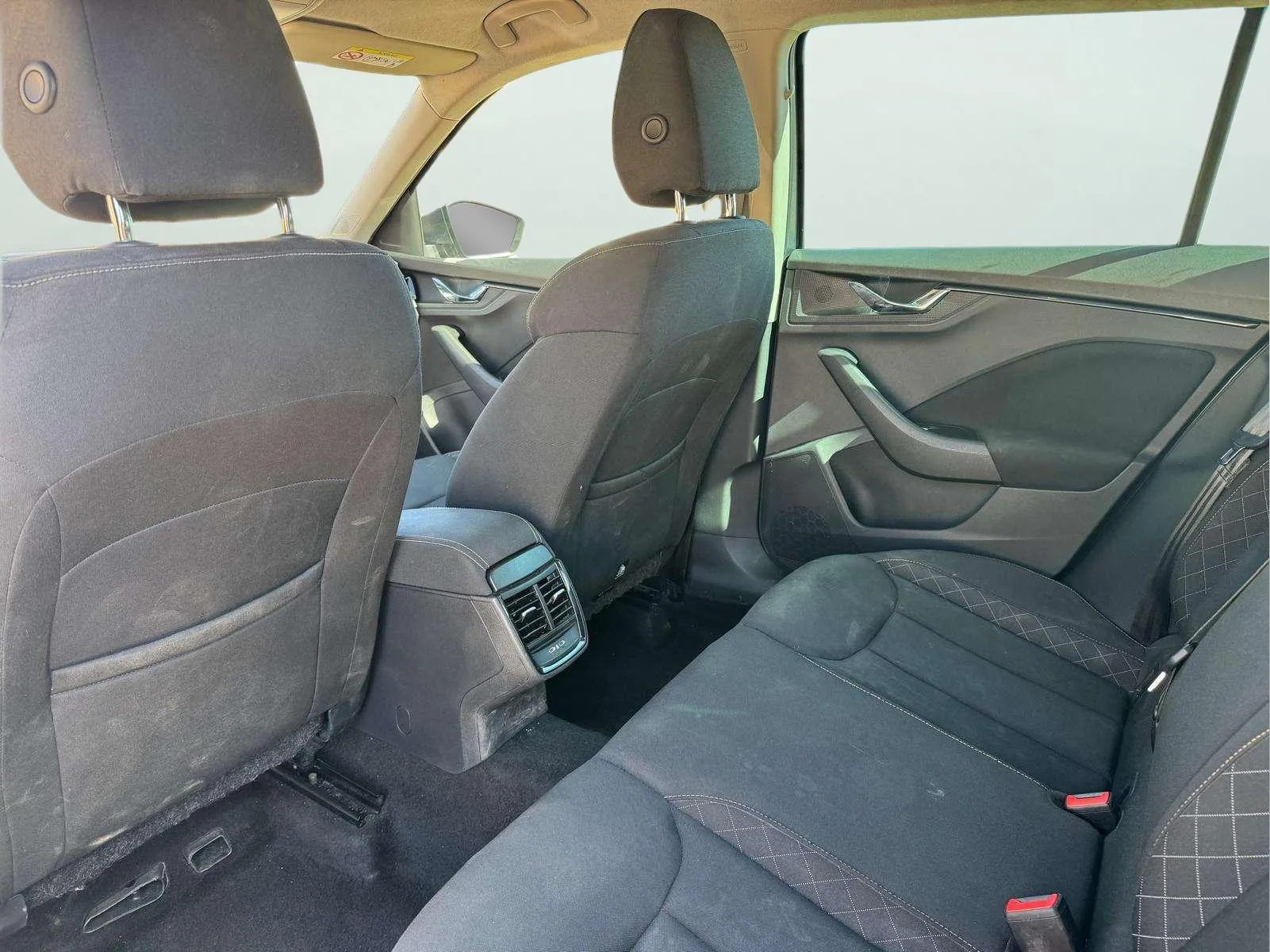 Škoda Kamiq 1.5 TSI Selection - foto 23