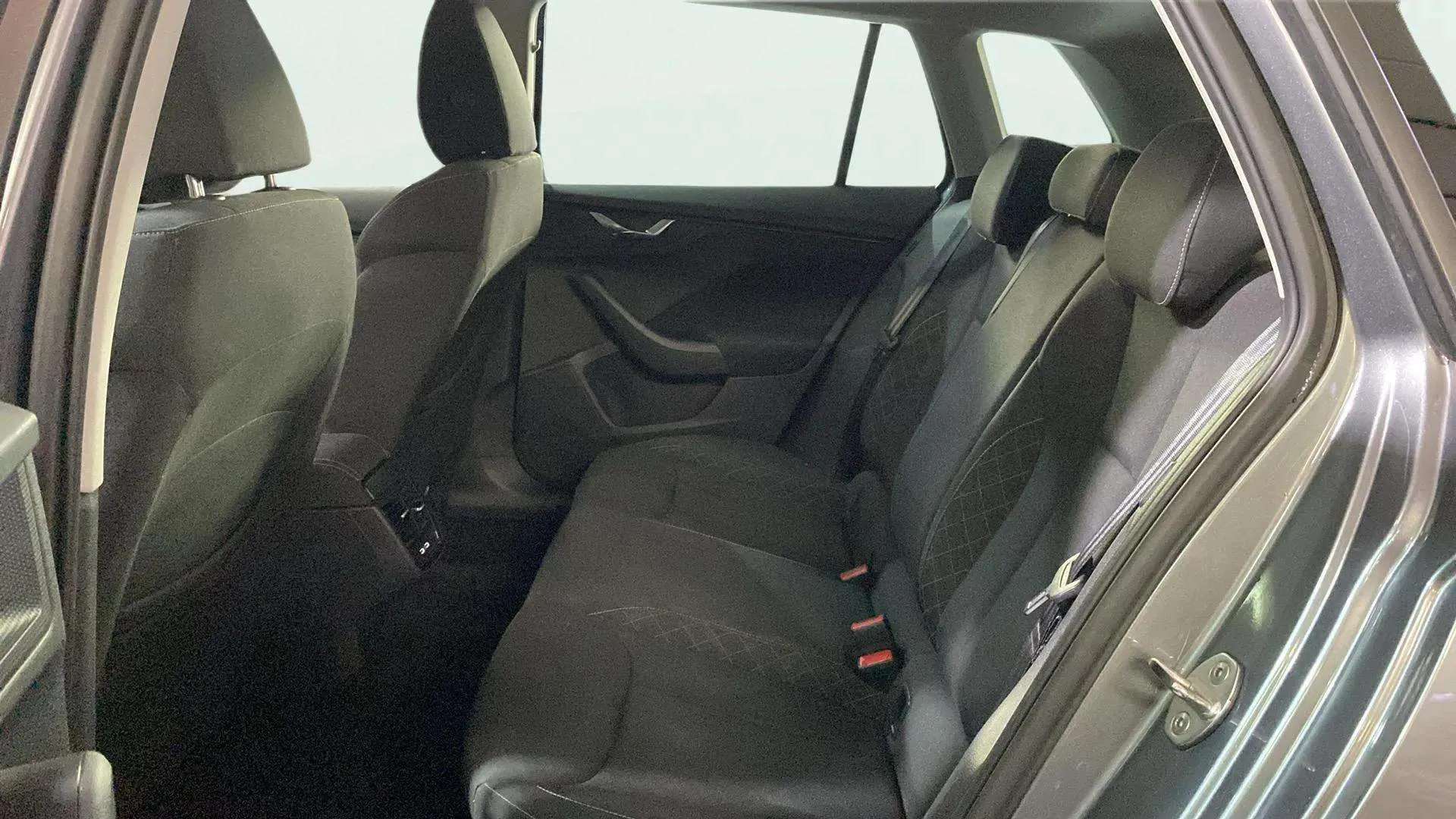 Škoda Kamiq 1.5 TSI Selection - foto 8