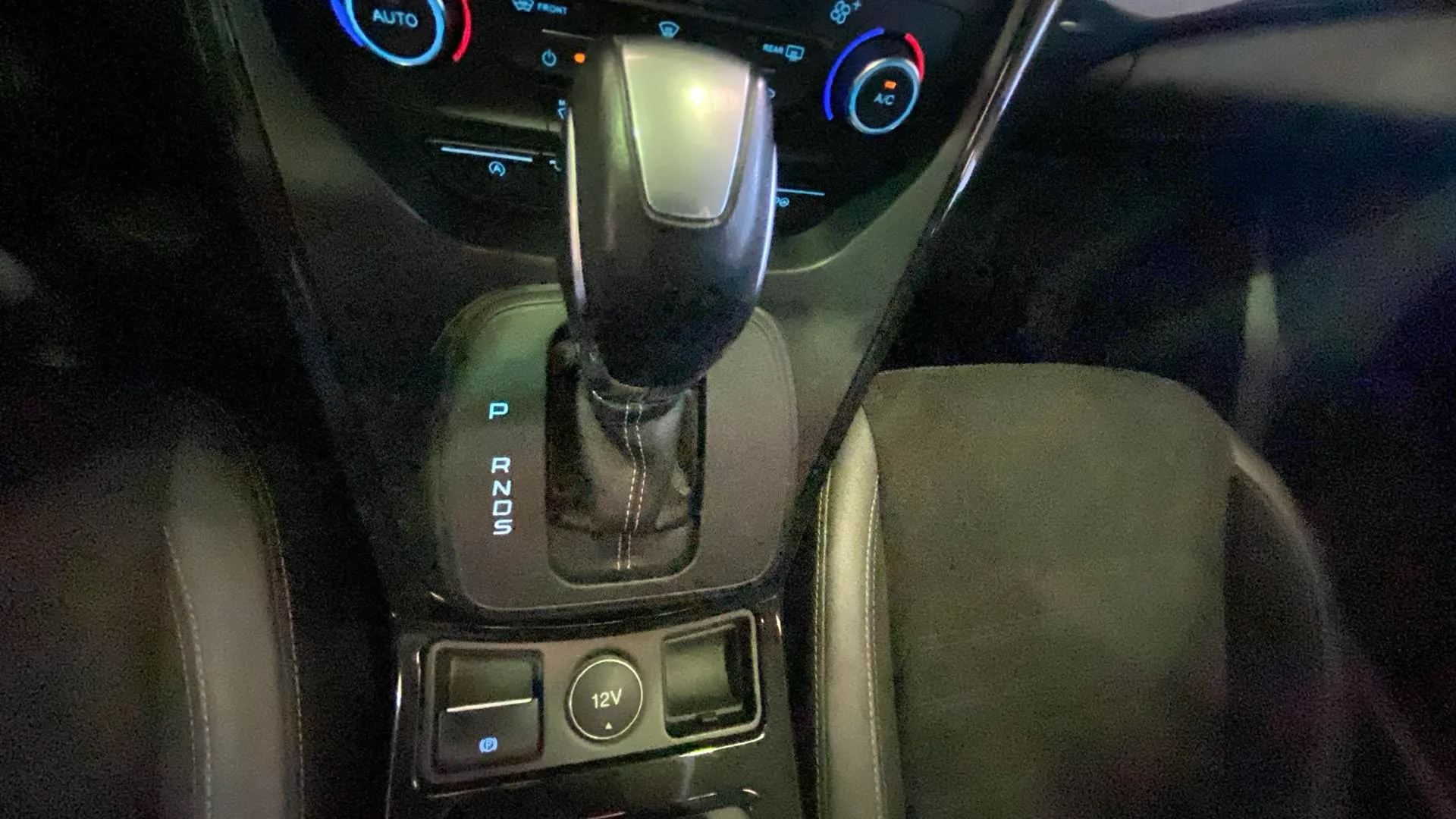 Ford Kuga 1.5 EcoBoost 180 4x4 A-S-S ST-Line - foto 32