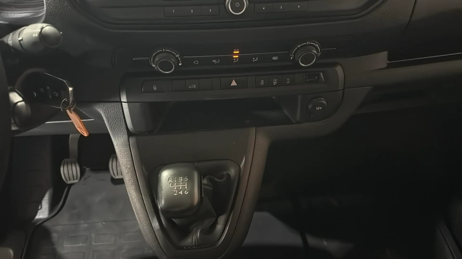 Citroën Jumpy DCab Abatible Talla M BlueHDi 120 - foto 12