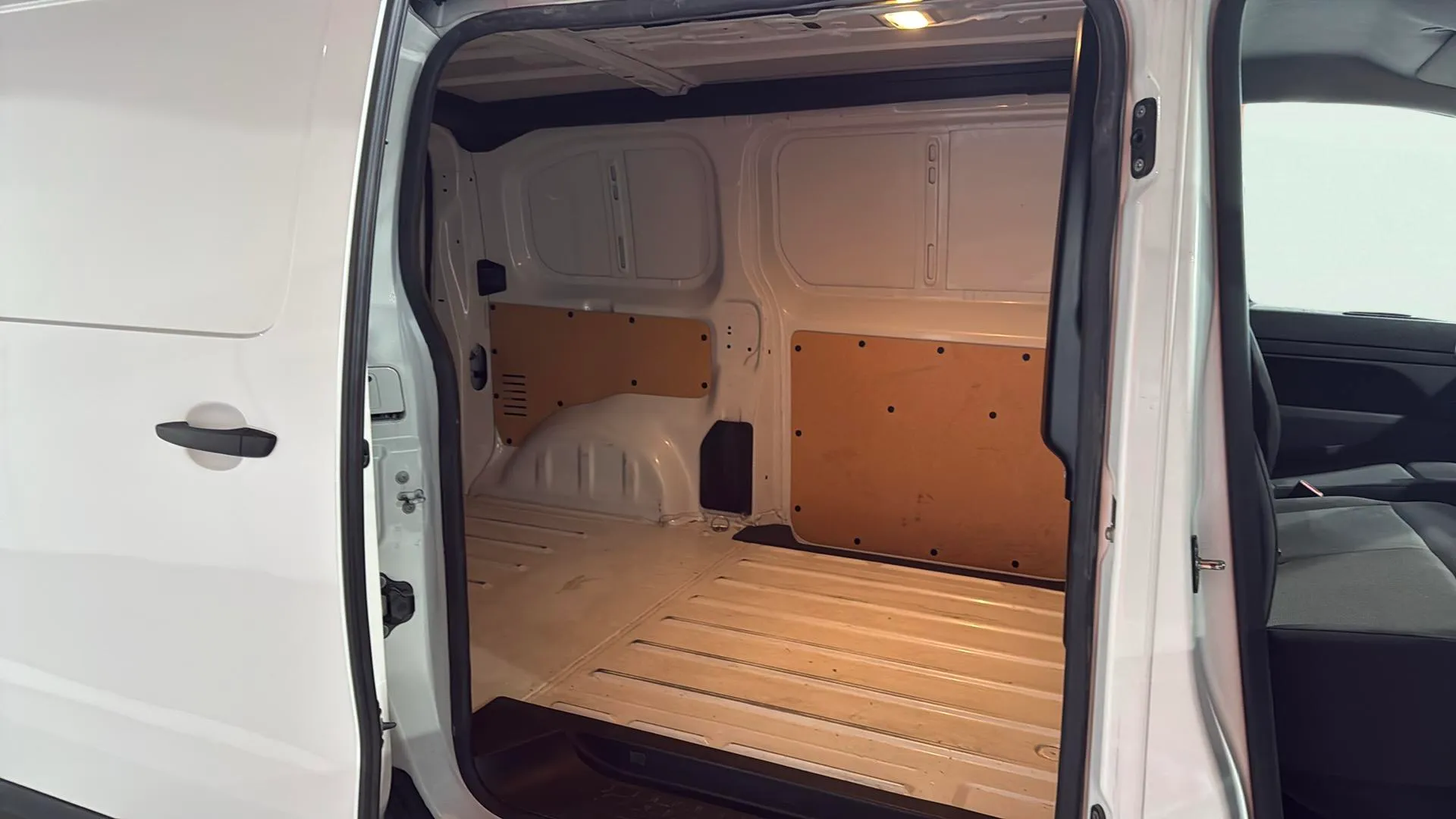 Citroën Jumpy DCab Abatible Talla M BlueHDi 120 - foto 22