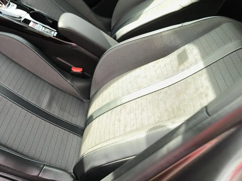 Peugeot 2008 Allure Pack PureTech - foto 32