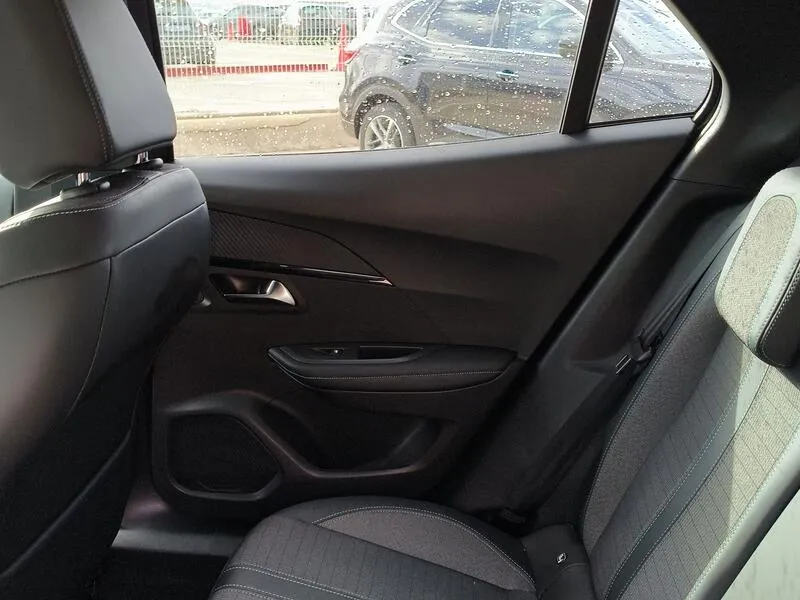Peugeot 2008 Allure Pack PureTech - foto 33