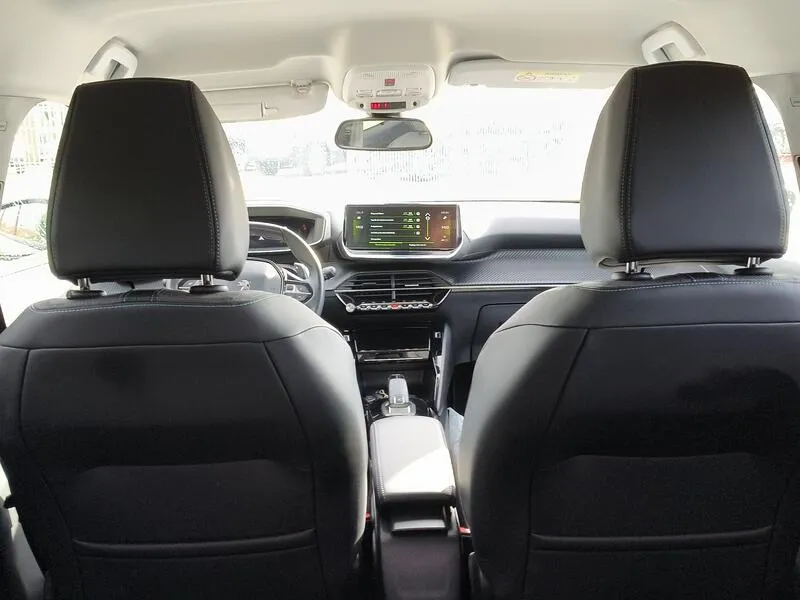 Peugeot 2008 Allure Pack PureTech - foto 39