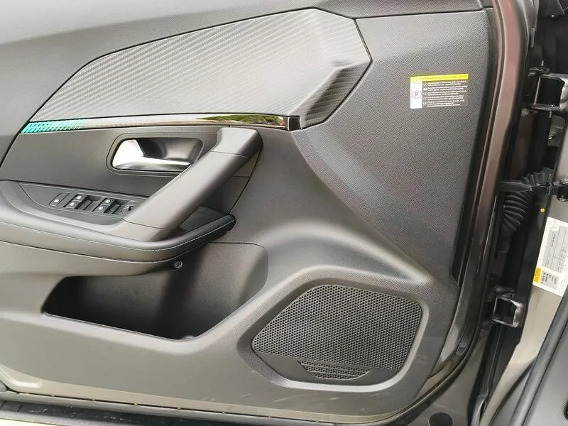 Peugeot 2008 Allure Pack PureTech - foto 31